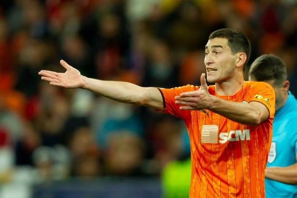 Taras Stepanenko of FC Shakhtar Donetsk gestures during the UEFA Champions League group D match between Shakhtar Donetsk and Inter at Metalist...