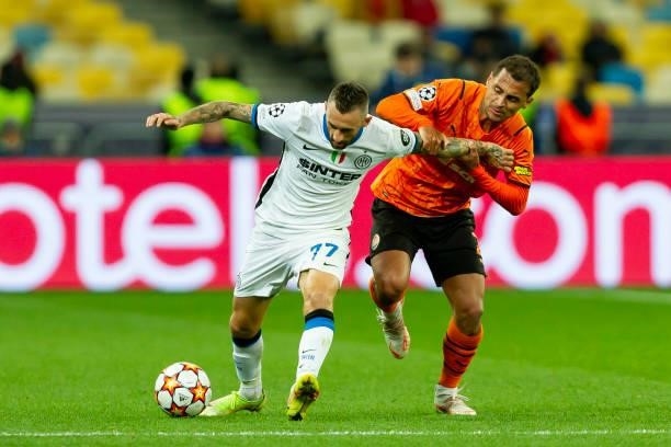 Marcelo Brozovic of FC Internazionale and Alan Patrick of FC Shakhtar Donetsk battle for the ball during the UEFA Champions League group D match...