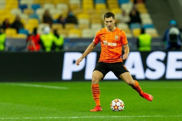 Stefan de Vrij of FC Internazionale controls the ball during the UEFA Champions League group D match between Shakhtar Donetsk and Inter at Metalist...