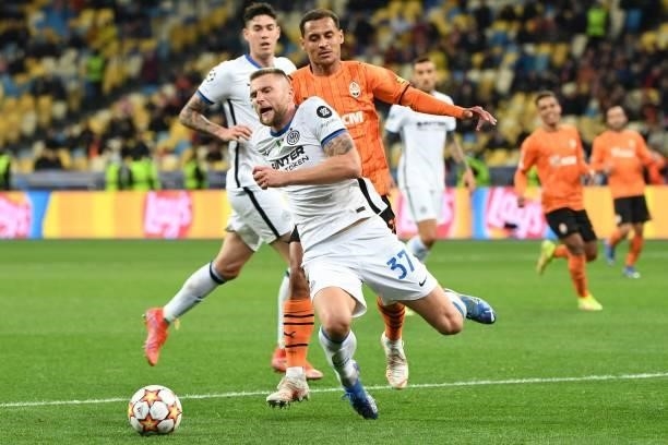 Shakhtar Donetsk's Brazilian midfielder Alan Patrick fouls Inter Milan's Slovakian defender Milan Skriniar during the UEFA Champions League football...