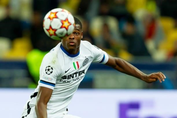 Denzel Dumfries of FC Internazionale controls the ball during the UEFA Champions League group D match between Shakhtar Donetsk and Inter at Metalist...