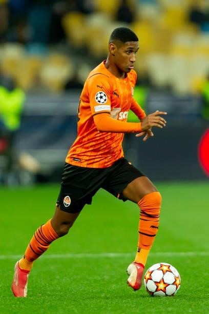 Dodo of FC Shakhtar Donetsk controls the ball during the UEFA Champions League group D match between Shakhtar Donetsk and Inter at Metalist Stadium...