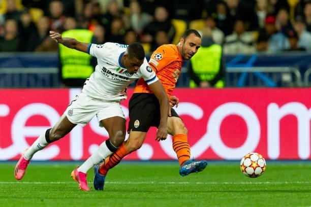 Denzel Dumfries of FC Internazionale and Ismaily of FC Shakhtar Donetsk battle for the ball during the UEFA Champions League group D match between...