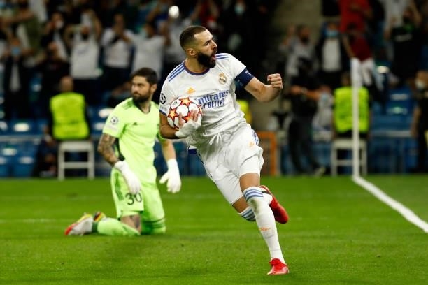 Karim Benzema of Real Madrid celebrate a goal during the UEFA Champions League match between Real Madrid and Sheriff Tiraspol Munich at Estadio...