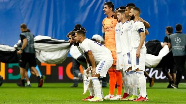 Real Madrid players pose prior the UEFA Champions League match between Real Madrid and Sheriff Tiraspol Munich at Estadio Santiago Bernabeu in...