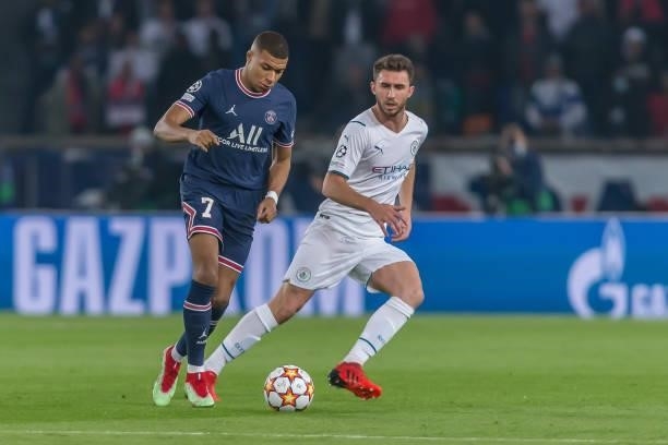 Kylian Mbappe of Paris Saint-Germain and Aymeric Laporte of Manchester City battle for the ball during the UEFA Champions League match between Paris...