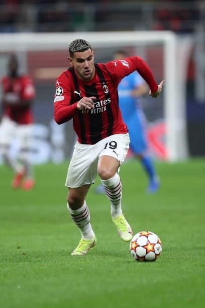 Theo Hernandez of AC Milan controls the ball during the UEFA Champions League Group B match between AC Milan and Atletico Madrid at Giuseppe Meazza...