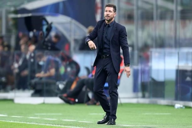 Head coach Diego Simeone of Atletico Madrid looks on during the UEFA Champions League Group B match between AC Milan and Atletico Madrid at Giuseppe...