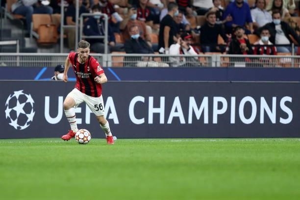 Alexis Saelemaekers of AC Milan controls the ball during the UEFA Champions League Group B match between AC Milan and Atletico Madrid at Giuseppe...