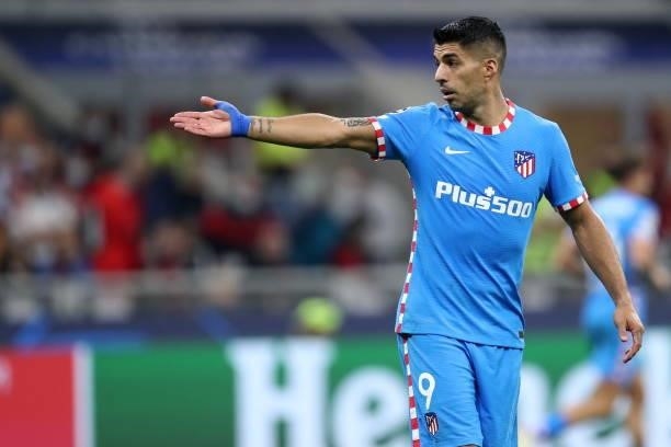 Luis Suarez of Atletico Madrid gestures during the UEFA Champions League Group B match between AC Milan and Atletico Madrid at Giuseppe Meazza...