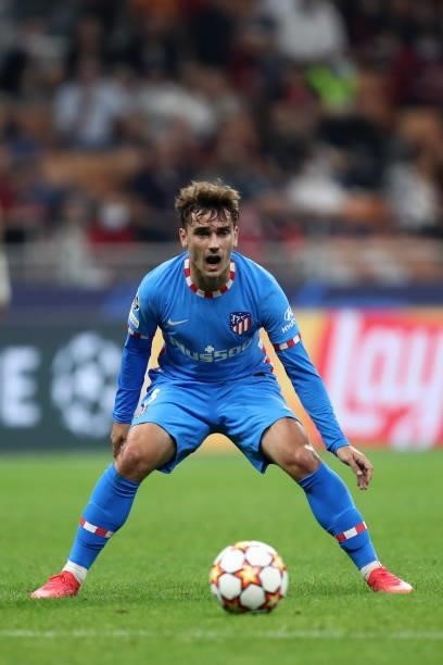 Antoine Griezmann of Atletico Madrid controls the ball during the UEFA Champions League Group B match between AC Milan and Atletico Madrid at...