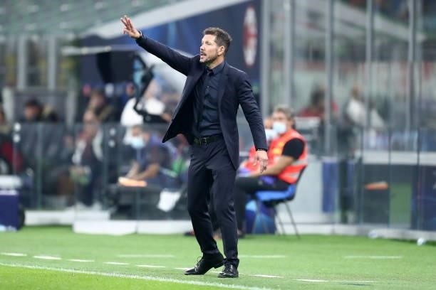 Head coach Diego Simeone of Atletico Madrid gestures during the UEFA Champions League Group B match between AC Milan and Atletico Madrid at Giuseppe...