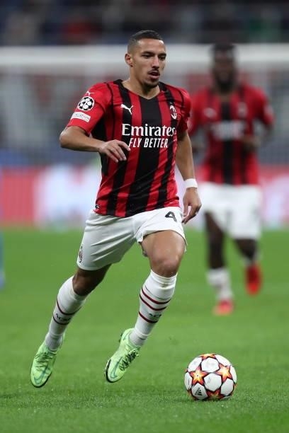 Ismael Bennacer of AC Milan controls the ball during the UEFA Champions League Group B match between AC Milan and Atletico Madrid at Giuseppe Meazza...