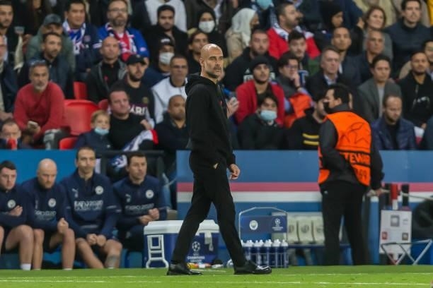Head coach Josep Guardiola of Manchester City Looks on during the UEFA Champions League match between Paris Saint Germain and Manchester City at Parc...