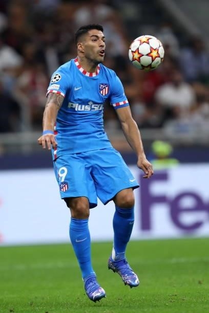Luis Suarez of Atletico Madrid controls the ball during the UEFA Champions League Group B match between AC Milan and Atletico Madrid at Giuseppe...