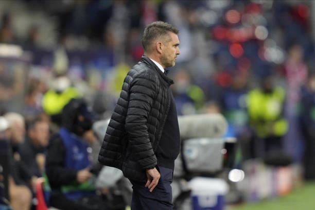 Head Coach Jocelyn Gourvennec of LOSC Lille during the UEFA Champions League group G match between FC Red Bull Salzburg and Lille OSC at Red Bull...