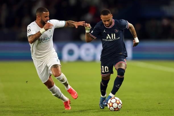 Neymar of Paris Saint-Germain in action with Kyle Walker of Manchester City during the UEFA Champions League group A match between Paris...