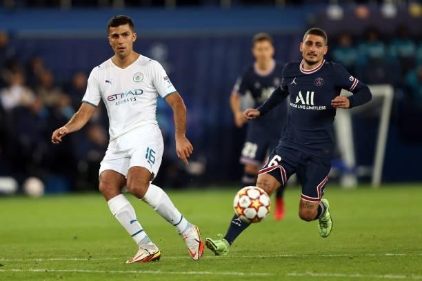 Marco Verratti of Paris Saint-Germain in action with Rodrigo of Manchester City during the UEFA Champions League group A match between Paris...