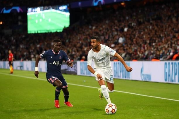 Idrissa Gueye of Paris Saint-Germain in action with Riyad Mahrez of Manchester City during the UEFA Champions League group A match between Paris...