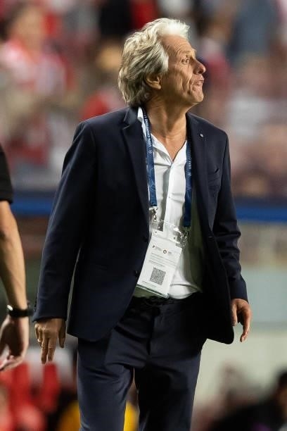 Head coach Jorge Jesus of SL Benfica looks on during the UEFA Champions League group E match between SL Benfica and FC Barcelona at Estadio da Luz on...
