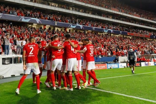Players of SL Benfica Lissabon celebrate after winning the UEFA Champions League group E match between SL Benfica and FC Barcelona at Estadio da Luz...