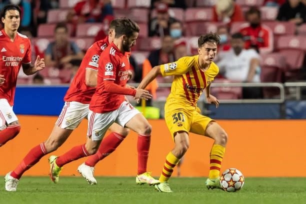 Rafa Silva of SL Benfica and Gavi of FC Barcelona battle for the ball during the UEFA Champions League group E match between SL Benfica and FC...