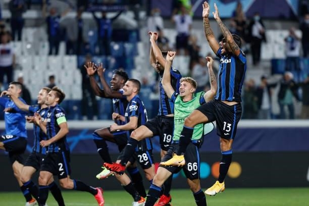 Atalanta players celebrate after the victory during the UEFA Champions League football match Atalanta BC vs Young Boys on September 29, 2021 at the...