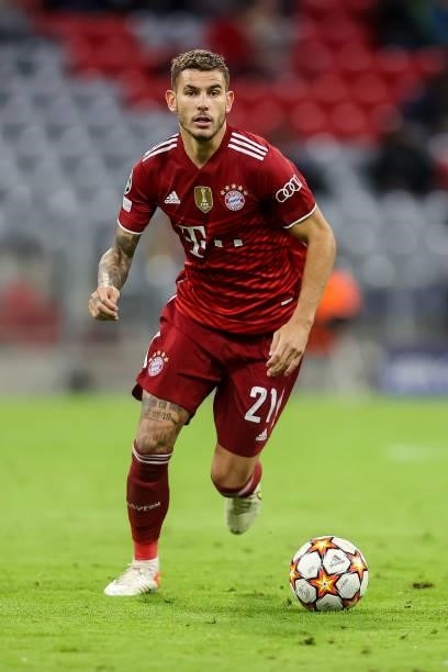 Lucas Hernandez of Bayern Muenchen controls the ball during the UEFA Champions League group E match between FC Bayern Muenchen and Dinamo Kiev at...