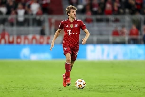 Thomas Mueller of Bayern Muenchen controls the ball during the UEFA Champions League group E match between FC Bayern Muenchen and Dinamo Kiev at...
