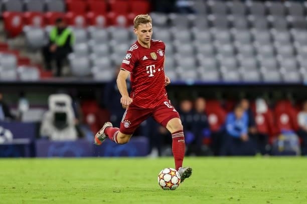 Joshua Kimmich of Bayern Muenchen controls the ball during the UEFA Champions League group E match between FC Bayern Muenchen and Dinamo Kiev at...