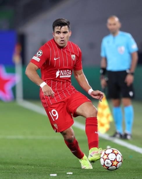 Sevilla's Argentinian defender Marcos Acuna plays the ball during the UEFA Champions League Group G football match between VfL Wolfsburg and Sevilla...