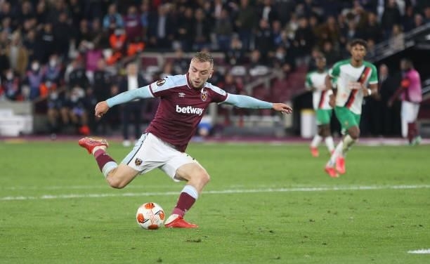 West Ham United's Jarrod Bowen misses a late chance during the UEFA Europa League group H match between West Ham United and Rapid Wien at Olympic...