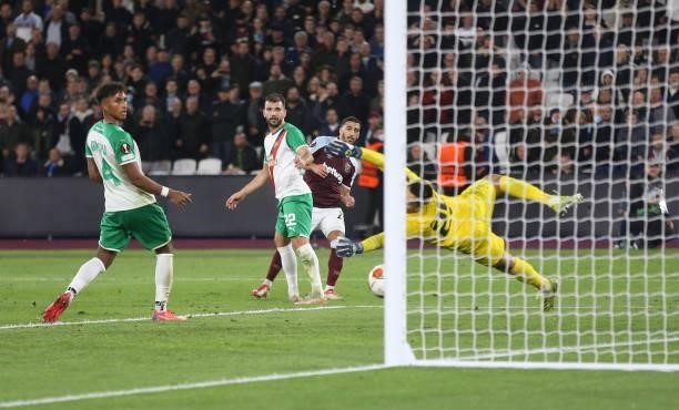 West Ham United's Said Benrahma scores his side's second goal during the UEFA Europa League group H match between West Ham United and Rapid Wien at...