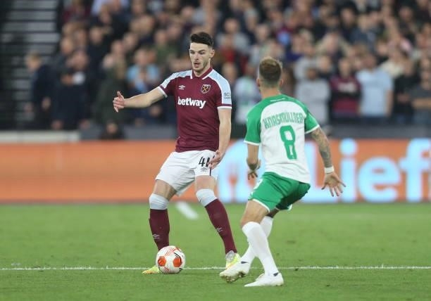 West Ham United's Declan Rice and Rapid Vienna's Christoph Knasmullner during the UEFA Europa League group H match between West Ham United and Rapid...