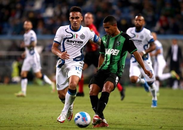 Lautaro Martinez of FC Internazionale competes for the ball with Rogerio of US Sassuolo ,during the Serie A match between US Sassuolo v FC...