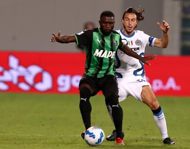 Jeremie Boga of US Sassuolo competes for the ball with Matteo Darmian of FC Internazionale ,during the Serie A match between US Sassuolo v FC...