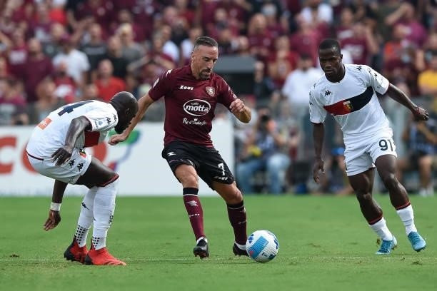 Franck Ribery of US Salernitana 1919 is challenged by Yayah Kallon of Genoa CFC and Abdoulaye Toure' of Genoa CFC during the Serie A match between US...