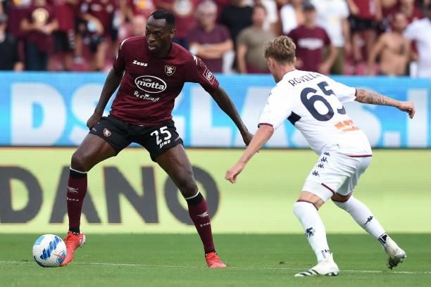 Simy Nwankwo of US Salernitana 1919 and Nicolo' Rovella of Genoa CFC compete for the ball during the Serie A match between US Salernitana 1919 and...