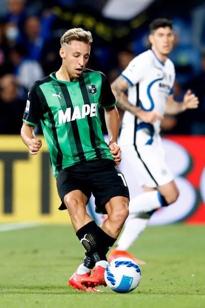 Davide Frattesi of Sasssuolo controls the ball during the Serie A match between US Sassuolo and FC Internazionale at Mapei Stadium - Citta' del...
