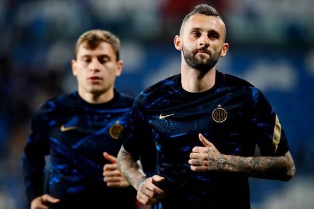 Marcelo Brozovic of FC Internazionale warms up prior to the Serie A match between US Sassuolo and FC Internazionale at Mapei Stadium - Citta' del...