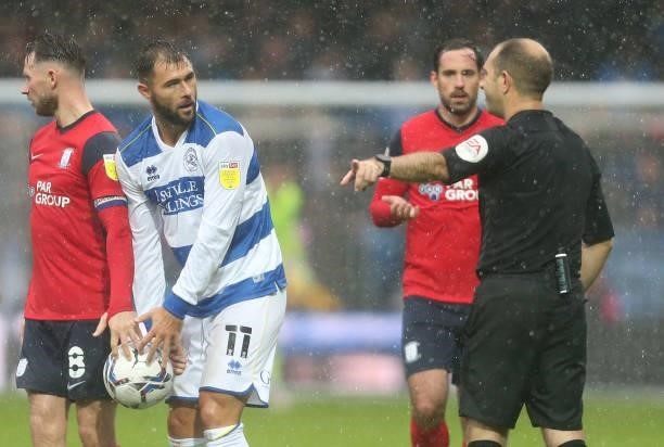Queens Park Rangers' Charlie Austin in discussion with referee Jeremy Simpson during the Sky Bet Championship match between Queens Park Rangers and...
