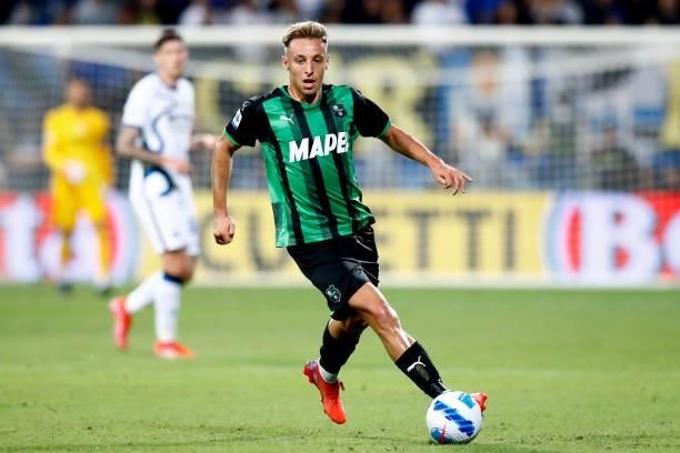 Davide Frattesi of Sasssuolo controls the ball during the Serie A match between US Sassuolo and FC Internazionale at Mapei Stadium - Citta' del...