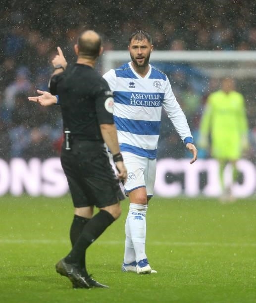 Queens Park Rangers' Charlie Austin in discussion with referee Jeremy Simpson during the Sky Bet Championship match between Queens Park Rangers and...