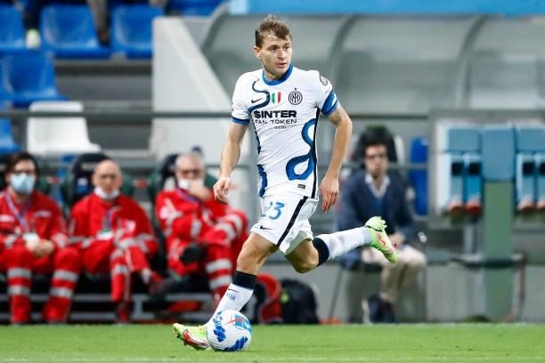 Nicolo' Barella of FC Internazionale controls the ball during the Serie A match between US Sassuolo and FC Internazionale at Mapei Stadium - Citta'...