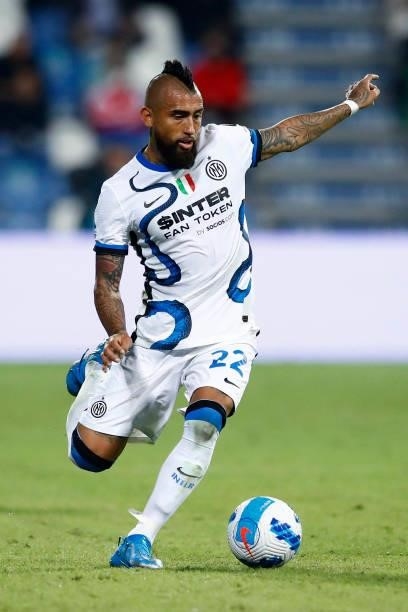 Arturo Vidal of FC Internazionale controls the ball during the Serie A match between US Sassuolo and FC Internazionale at Mapei Stadium - Citta' del...