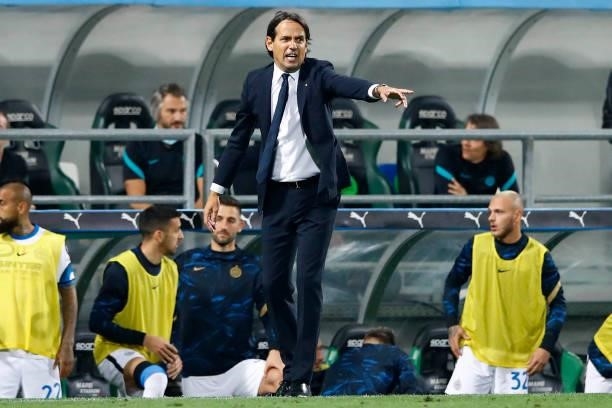 Head coach Simone Inzaghi of FC Internazionale gestures during the Serie A match between US Sassuolo and FC Internazionale at Mapei Stadium - Citta'...