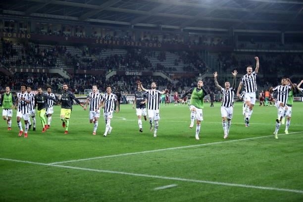 Players of Juventus FC celebrate after winning the Serie A match between Torino FC and Juventus at Stadio Olimpico di Torino on October 1, 2021 in...