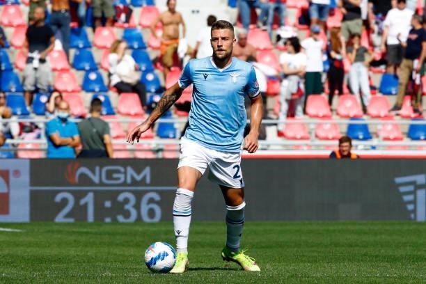 Sergej Milinkovic-Savic of SS Lazio controls the ball during the Serie A match between Bologna FC v SS Lazio at Stadio Renato Dall'Ara on October 3,...