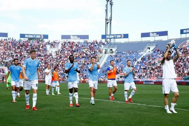 Lazio players greeting the supporters at after the Serie A match between Bologna FC v SS Lazio at Stadio Renato Dall'Ara on October 3, 2021 in...