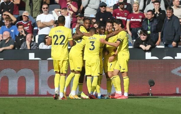 Brentford celebrate their first goal scored by Bryan Mbeumo during the Premier League match between West Ham United and Brentford at London Stadium...